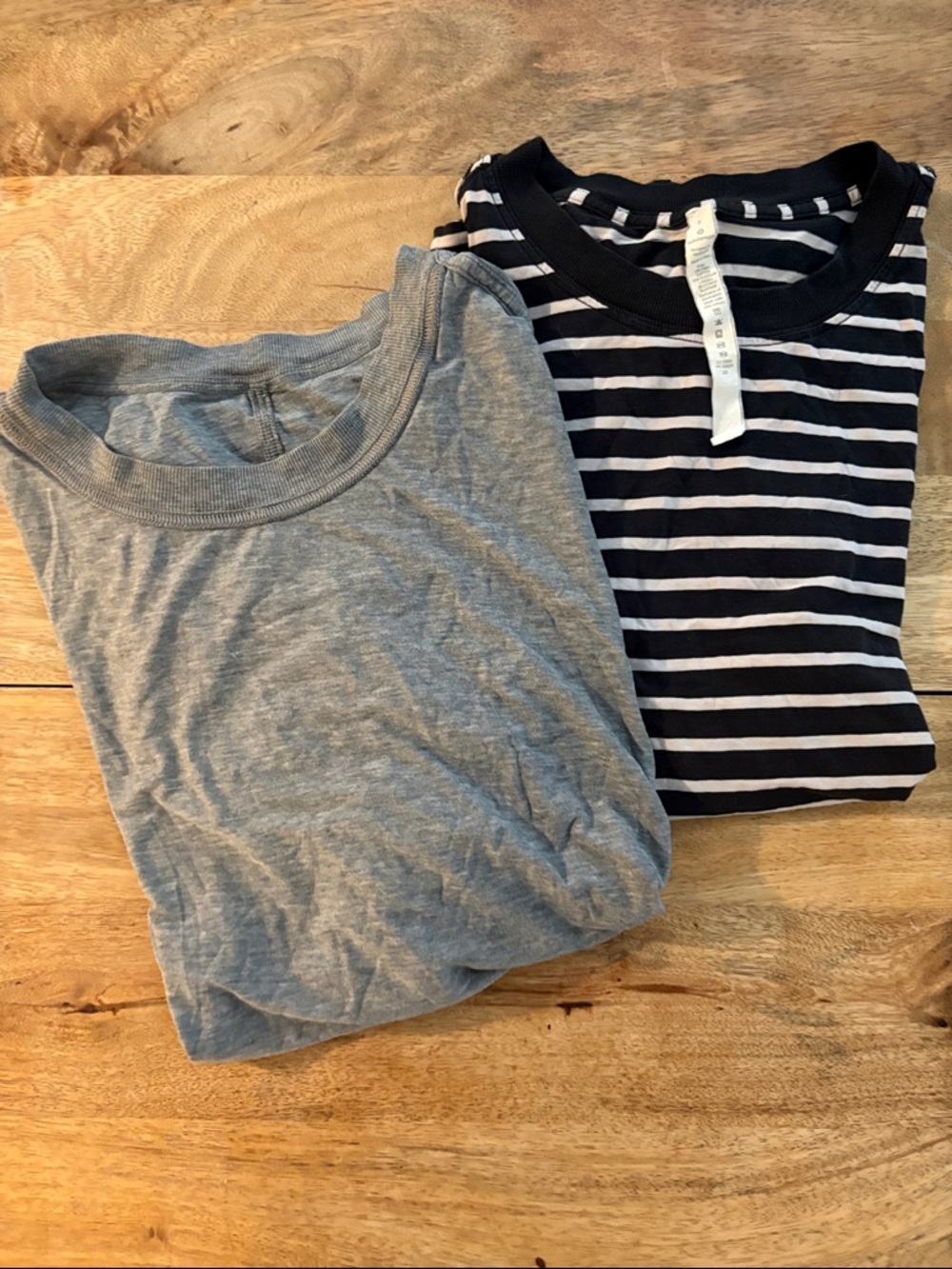 2x lululemon tshirts size 6